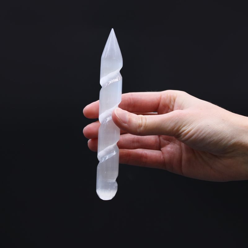 Selenitový Špirálový Prútik - 16 cm s Hrotom