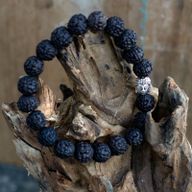 Rudraksha Mala Buddha Náramok - Tmavý