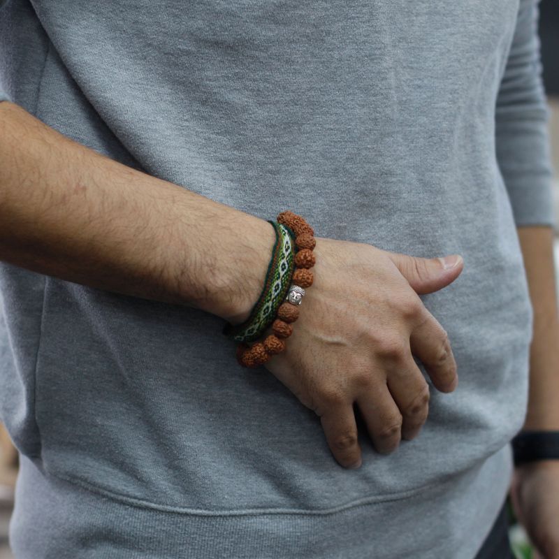 Rudraksha Mala Buddha  Náramok  - Hnedý