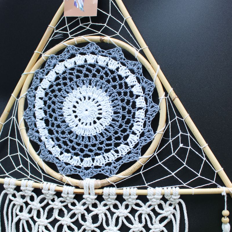Ochranný Lapač Snov - Veľký - Macramé - Pyramída Biela/Šedá