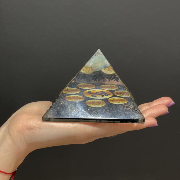 Orgonitová Pyramída - Polnočná Om Čakra- 90mm