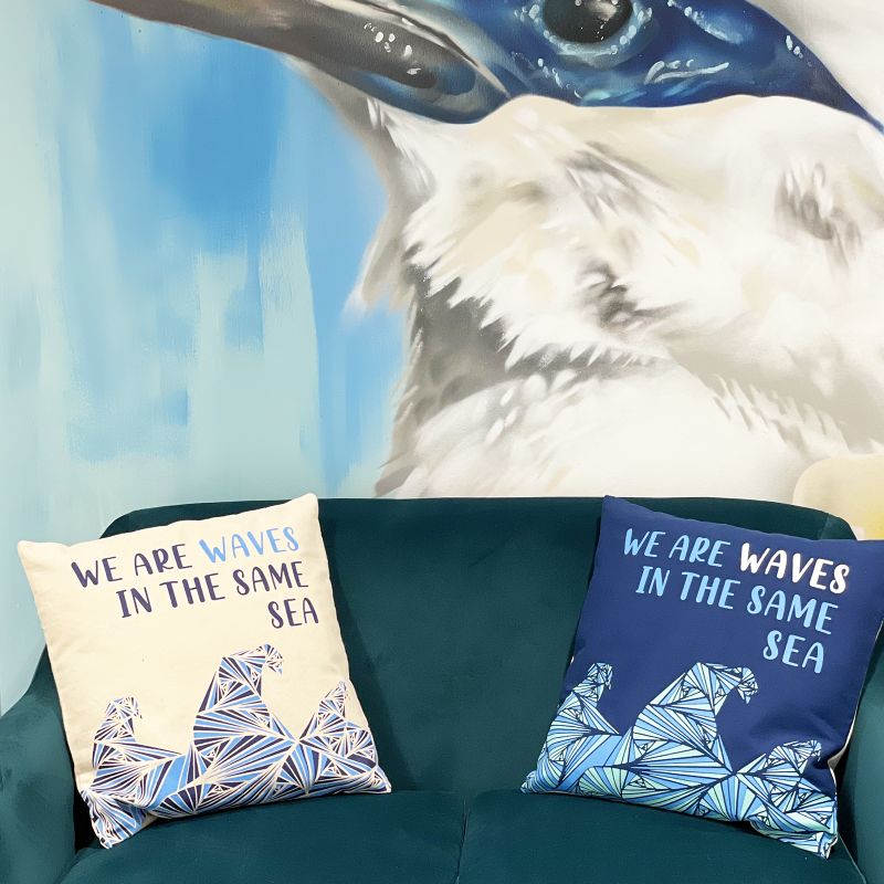 Bavlnená Obliečka na Vankúš s Potlačou - We are Waves - Sivá, Modrá a Prírodná