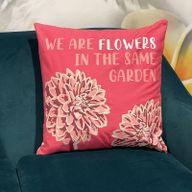 Bavlnená Obliečka na Vankúš s Potlačou - We are Flowers - Olivová, Ružová a Prírodná