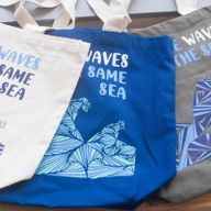 Bavlnená Taška s Potlačou - We are Waves - Sivá, Modrá a Prírodná