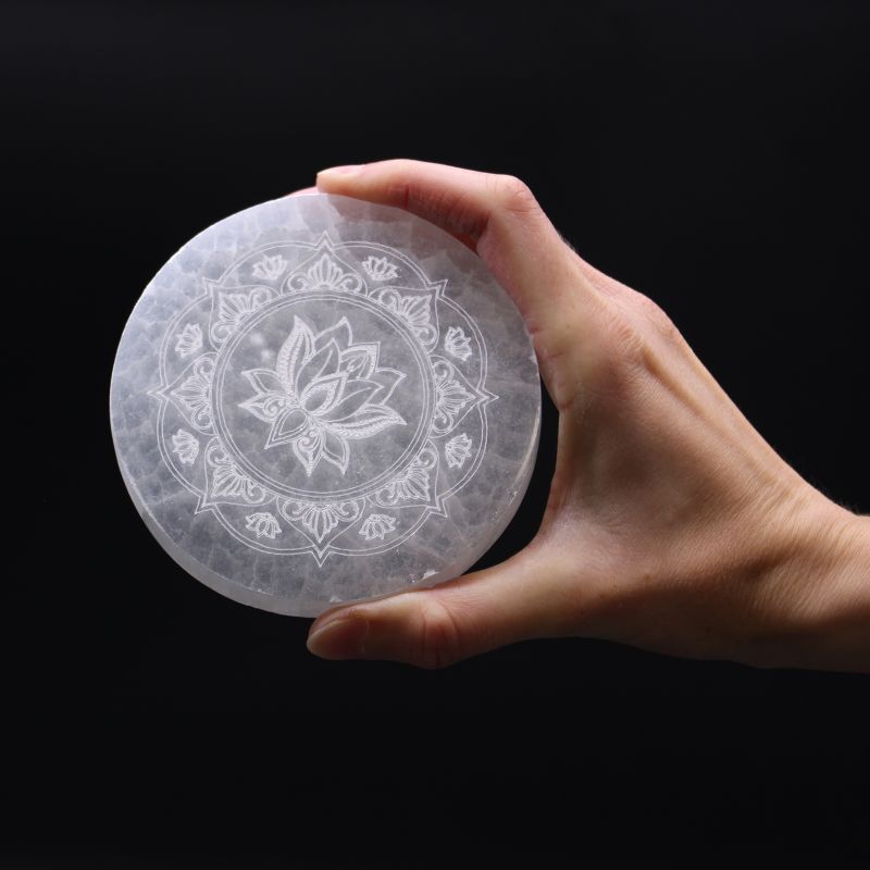 Stredná Selenitová Podložka 10cm - Lotus Mandala