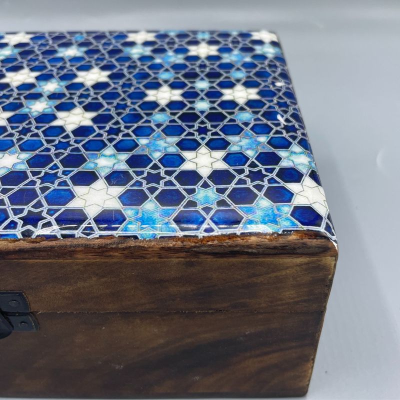Veľká Drevená Krabička s Keramickou Glazúrou - 20x15x7.5cm - Modré Hviezdy