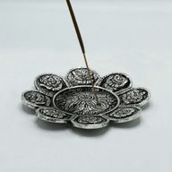 Stojan na Vonné Tyčinky z Lešteného Hliníka s Tibetskými Symbolmi, 12 cm