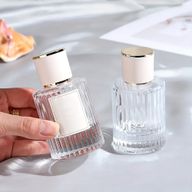 Okrúhla Rebrovaná Sprejová Fľaša s Uzáverom 30ml - Púdrová Modrá