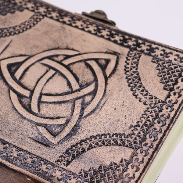 Kruhová Triquetra - Ezoterický Zápisník - Svetlo Hnedý - 200 strán - 17,5x12,5x3cm
