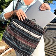Mäkká Taška na Notebook Banjar - Tmavá