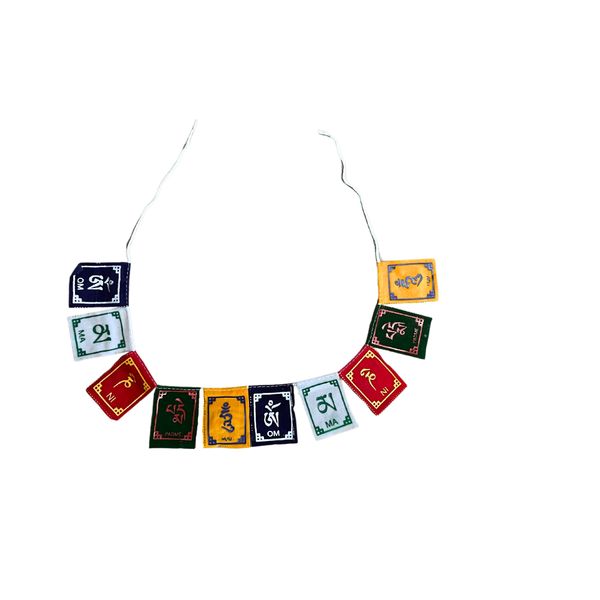 OM Tibetské Mantra Zamatové Vlajky – Stredné (10 vlajok)