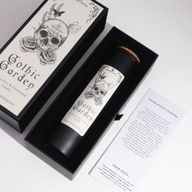Gothic Garden čierna sviečka s korkovým uzáverom vo svojej darčekovej krabičke
