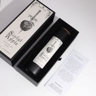 Sinful Apple čierna sviečka s korkovým uzáverom vo svojej darčekovej krabičke