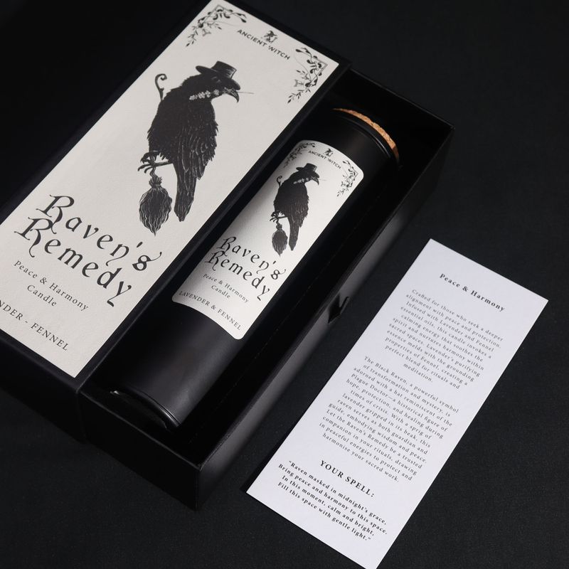 Karta rituálneho kúzla Raven's Remedy vedľa sviečky