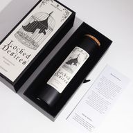 Zamknuté Túžby čierna sviečka s korkovým viečkom vo svojej darčekovej krabičke
