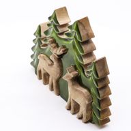 Stratený v Lese - Drevená 3D Dekorácia Dva Jelene v Lese - 18x23cm
