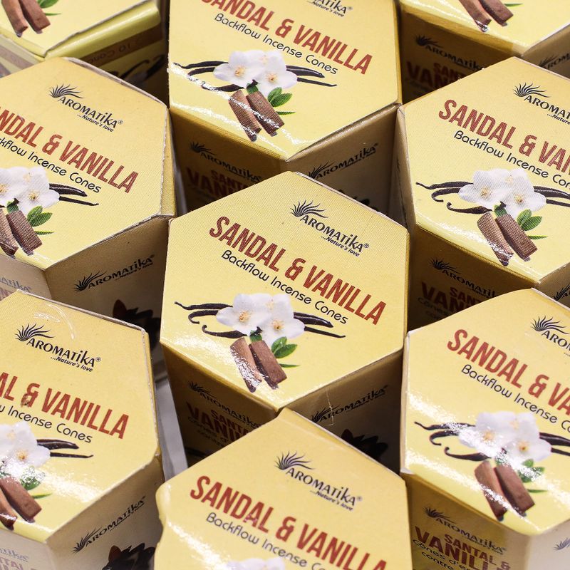 Balenie 10 kusov  Masala Vonných Kužeľov Tečúci Dym - Santalové drevo & Vanilka