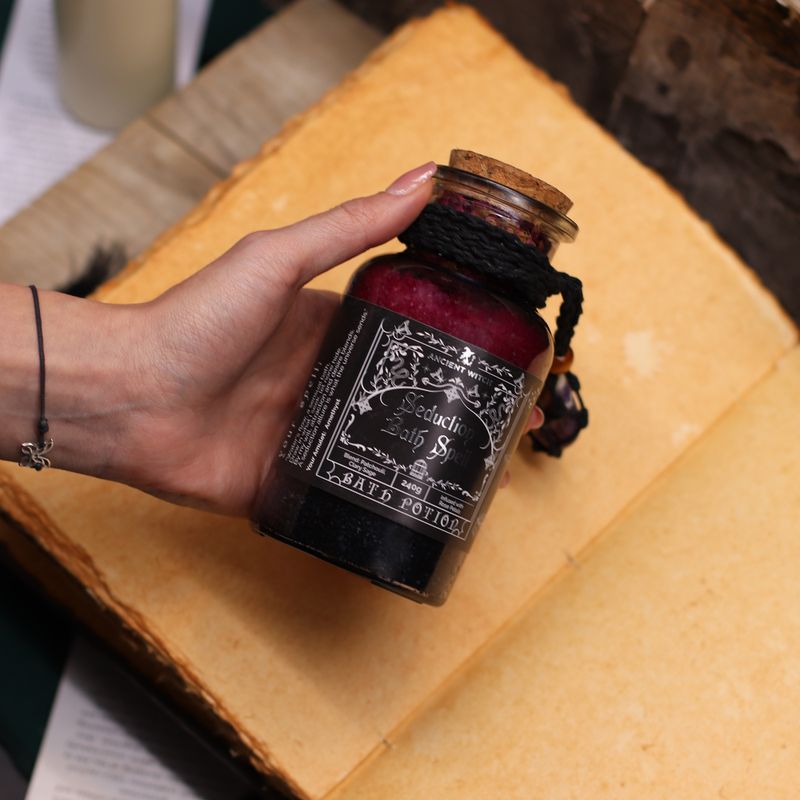 Starodávny Čarodejnícky Kúpeľný Elixír a Amulet z Ametystu – Zvodnosť