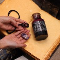 Starodávny Čarodejnícky Kúpeľný Elixír a Amulet z Ametystu – Zvodnosť