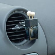 Čierne – Fľaštičky s Difuzérom do Auta na Mriežku Ventilácie – 8 ml – (3 rôzne vzory × 4)