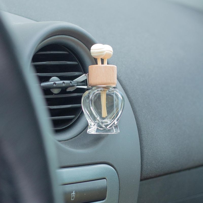 Priehľadné – Fľaštičky s Difuzérom do Auta na Mriežku Ventilácie – 8 ml – (3 rôzne vzory × 4)