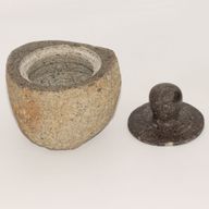 Prírodná Uzemňovacie Nádoba z Riečneho Kameňa - Stredná (cca 12x8cm)