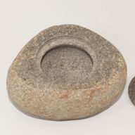 Prírodná Uzemňovacie Nádoba z Riečneho Kameňa - Veľká (cca 15x12cm)