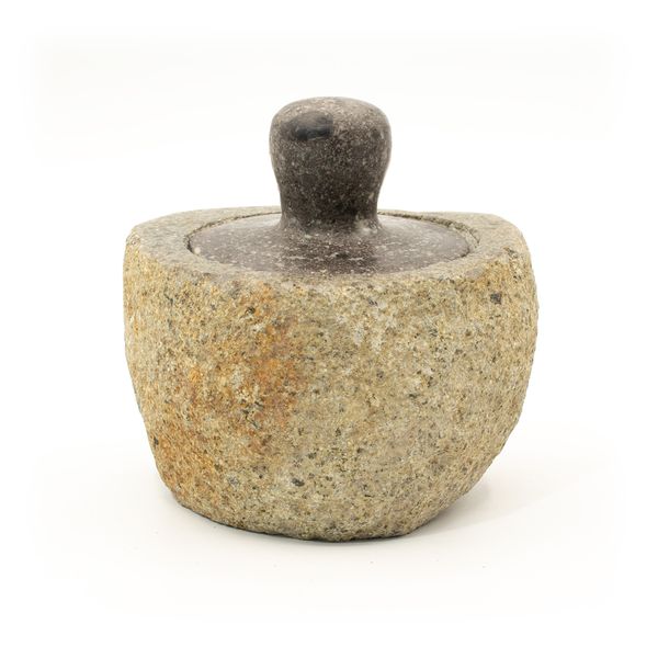Prírodná Uzemňovacie Nádoba z Riečneho Kameňa - Stredná (cca 12x8cm)