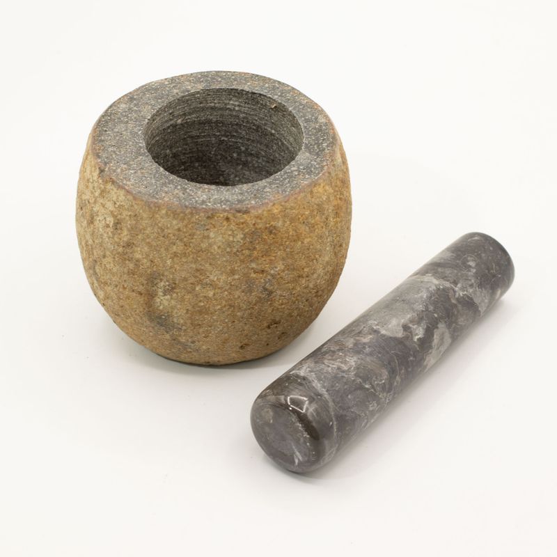 Dekoratívny Mažiar a Palička z Prírodného Riečneho Kameňa – Malý (cca 9 × 7 cm)