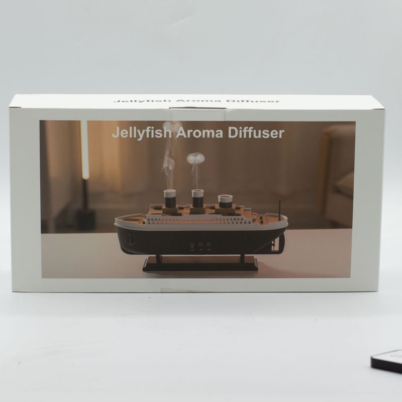 Aromaterapeutický Difuzér - Model Lode Titanic - Efekt Dymenia - USB - Zmena Farby - Diaľkové Ovládanie