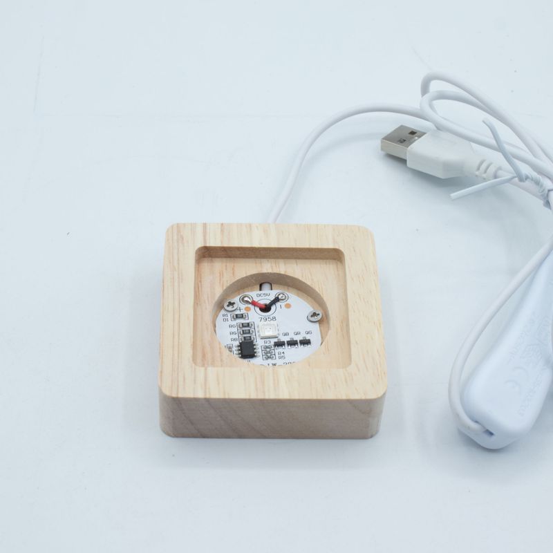 6 cm Štvorcový Drevený USB LED Stojan - Viacfarebný
