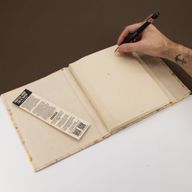 Veľký Zápisník z Lokta Papiera s Farebným Bavlneným Obalom (21 × 15 cm) – 45 listov – Vrátane Záložky