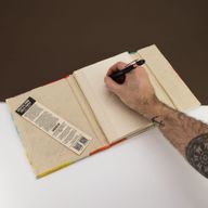 Veľký Zápisník z Lokta Papiera s Farebnými Listami (21 × 15 cm) – 45 Listov