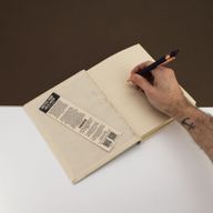 Veľký Inšpiračný Zápisník z Lokta Papiera (21 × 15 cm) – 45 Listov – „Každý Vrchol“ – Vrátane Záložky