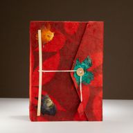 Veľký Loktový Zápisník s Výrazným Kvetinovým Motívom (21 × 15 cm), 45 Listov, so Záložkou – Rubínová