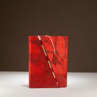 Stredný Loktový Zápisník s Výrazným Kvetinovým Motívom a Bambusovým Zapínaním (15 × 12 cm), 45 Listov – Rubínová