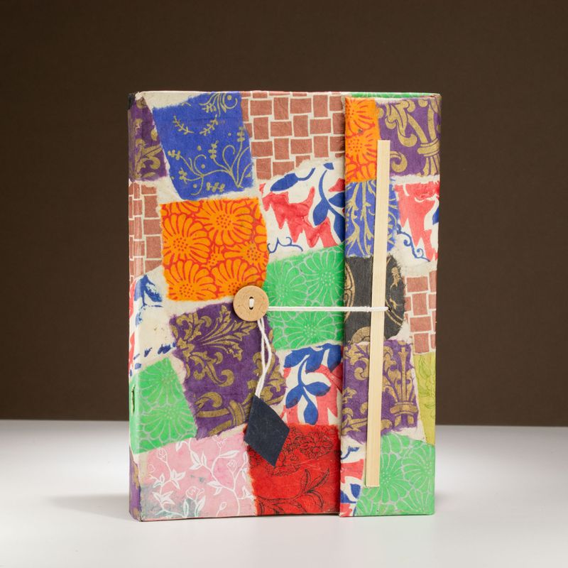 Veľký Loktový Patchworkový Zápisník (21 × 15 cm), 45 Listov, so Záložkou – Viacfarebný
