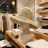 Nomad Sari Floppy slamený slnečný klobúk - béžové a modré kvety