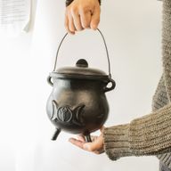 Extra veľký liatinový kotol s trojitým mesiacom 23x18 cm (hmotnosť aspoň 4 kg)
