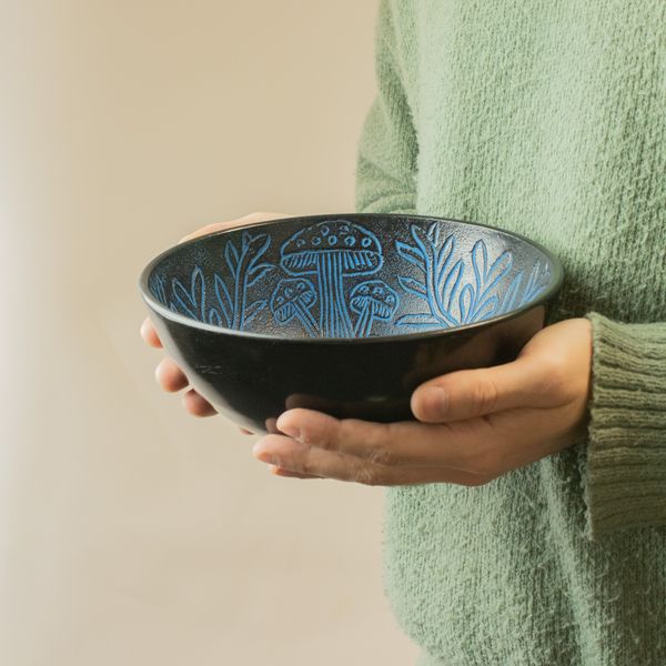 Hliníková spievajúca miska - Magické huby - Modrá (20 cm)