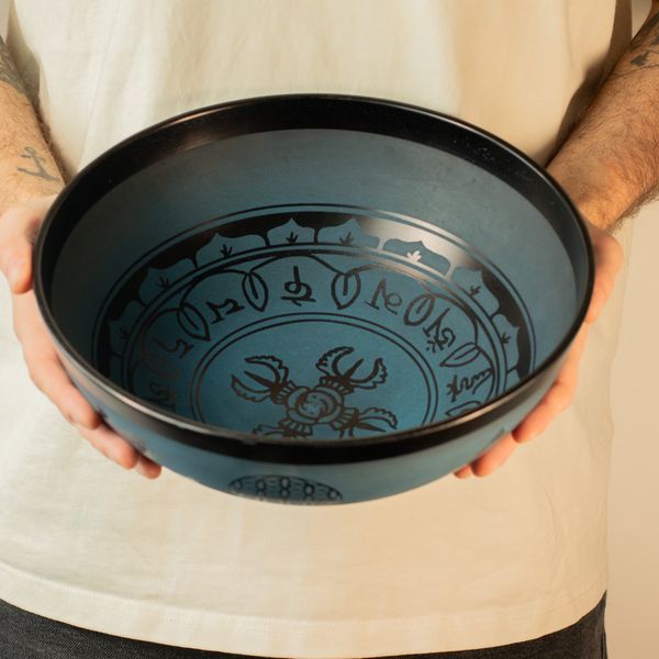 Veľká hliníková spievajúca miska - tibetský dizajn dvojitého Dorjy - modrá (27 cm)