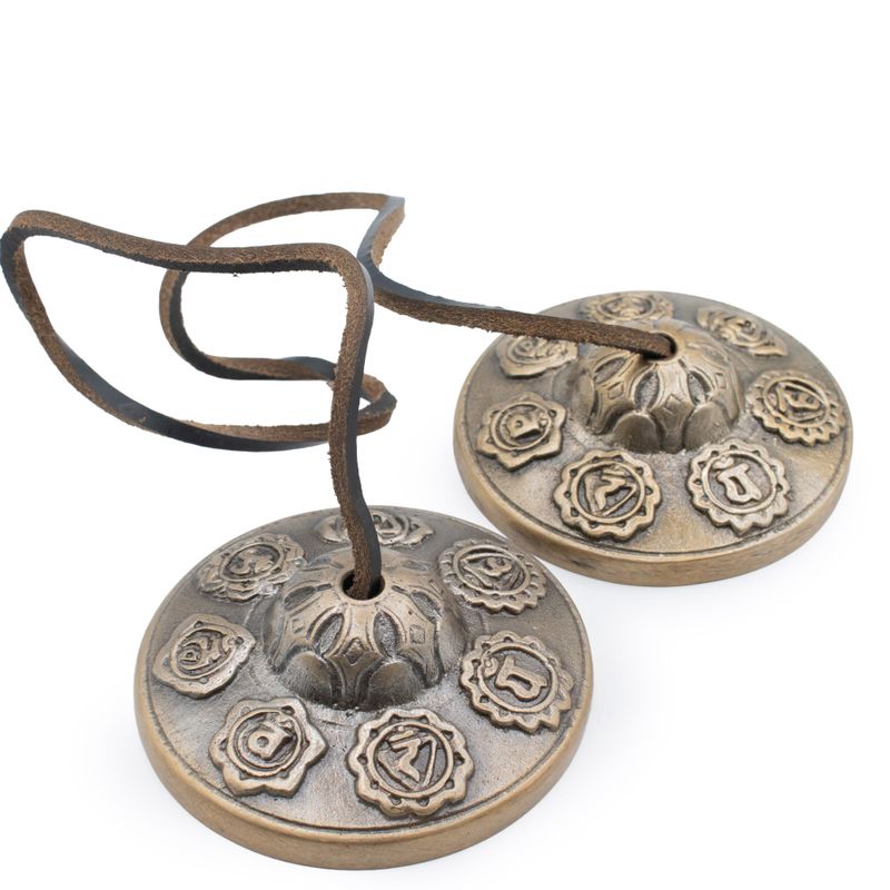 Prémiová mosadzná tibetská tingša - Sedem čakier - približne 7 cm (255 g)