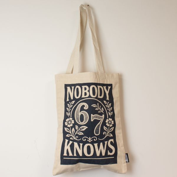 Ikonická Základná Taška - Nobody Knows 67 (42x30 cm) - prírodná 10oz