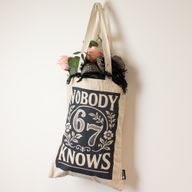 Ikonická Základná Taška - Nobody Knows 67 (42x30 cm) - prírodná 10oz
