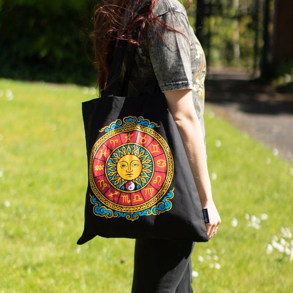 Ikonická Základná Taška - Zverokruh Slnko - Čierna 6oz (40x36 cm)