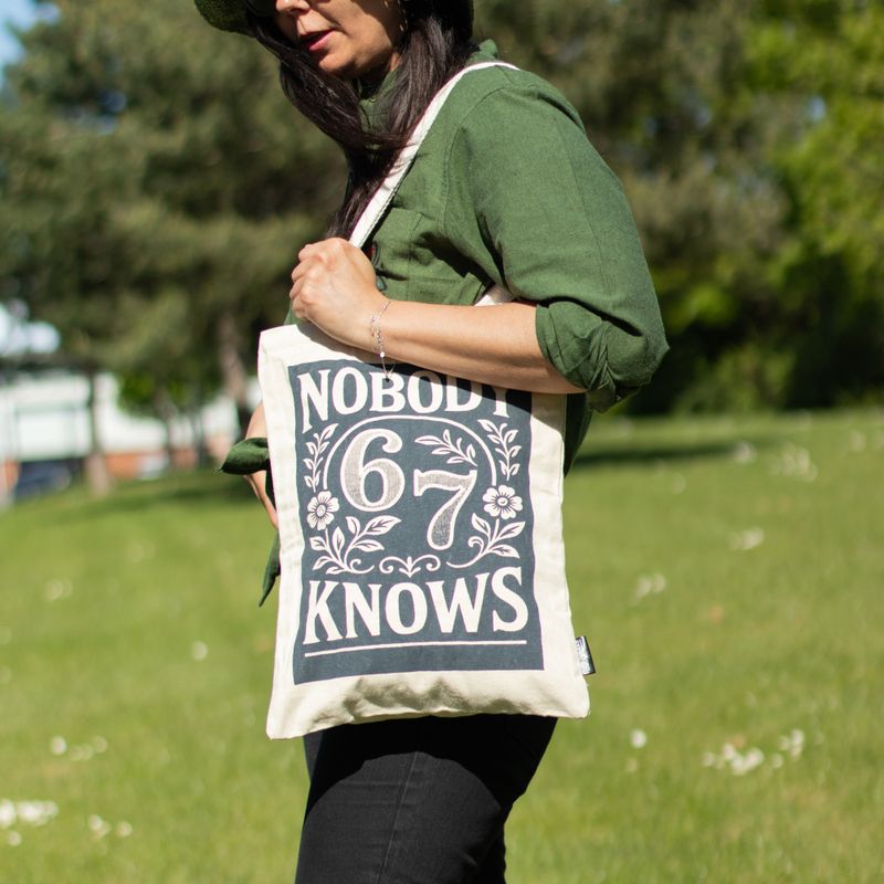 Ikonická Základná Taška - Nobody Knows 67 (42x30 cm) - prírodná 10oz