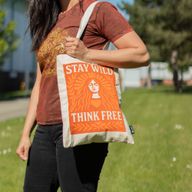Ikonická Základná Taška - Stay Wild (41x31 cm) - Prírodná 10oz