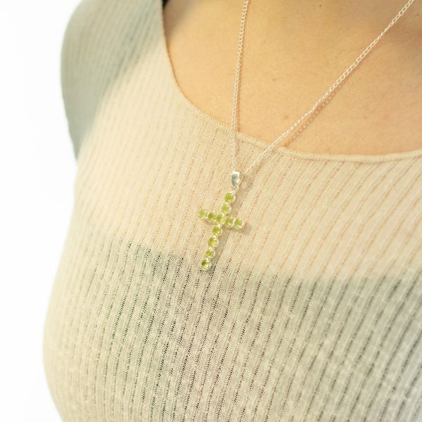 Indické modlitebné prívesky - postriebrené (reťaz 45 cm) - kríž s peridotom