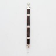 Magická palica Bloodroot Sovereign – extra dlhá z efektného jaspisu s krištáľovou guľou, 26 cm