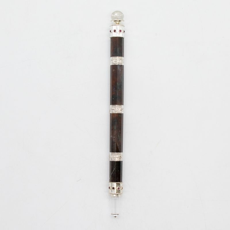 Magická palica Bloodroot Sovereign – extra dlhá z efektného jaspisu s krištáľovou guľou, 26 cm